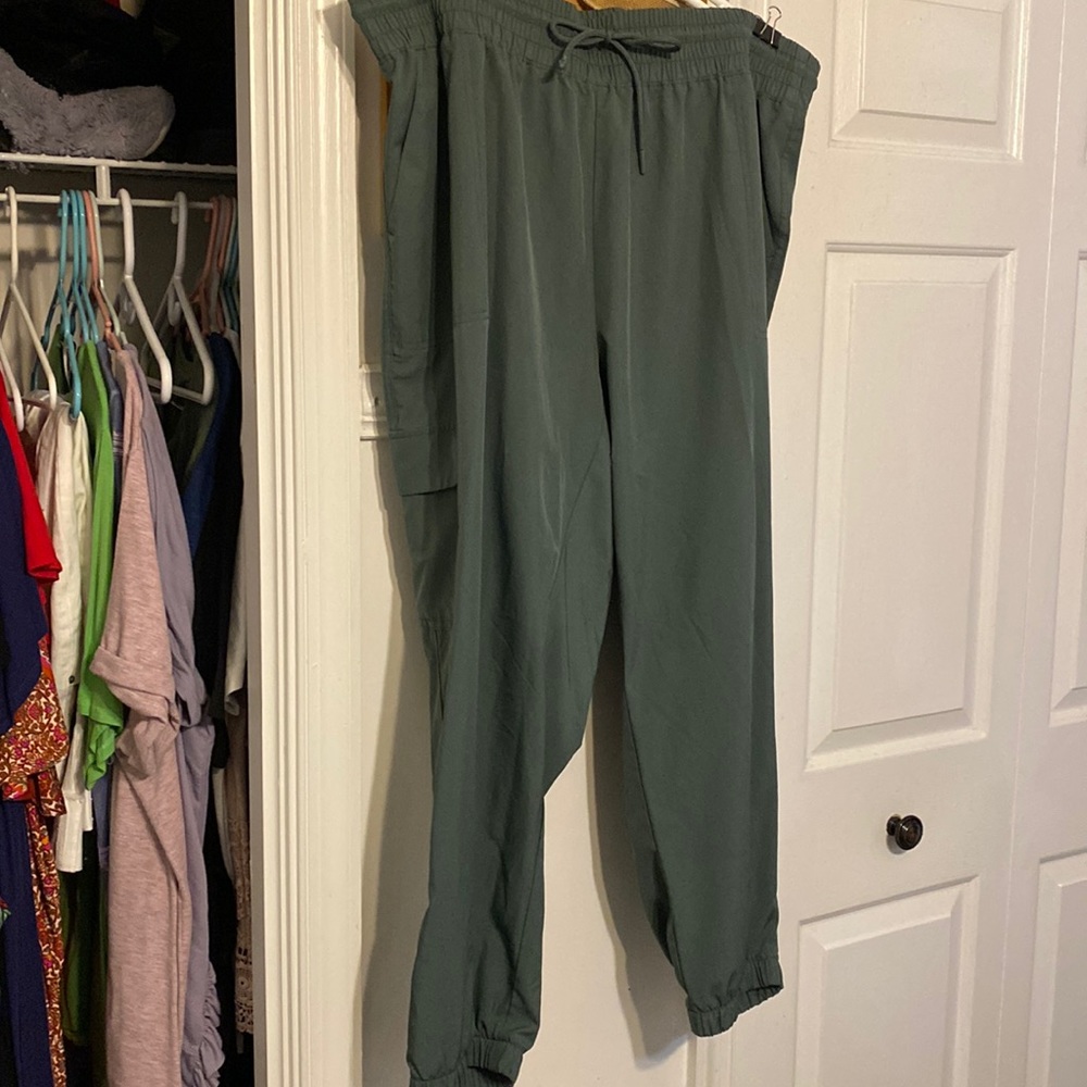 Old Navy Strethtech cargo pants, worn 2x, size 2x